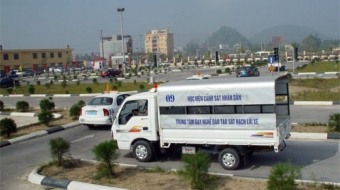 Hạng C bao nhiêu tuổi? Đổi bằng lái xe ô tô hạng C cần những gì?